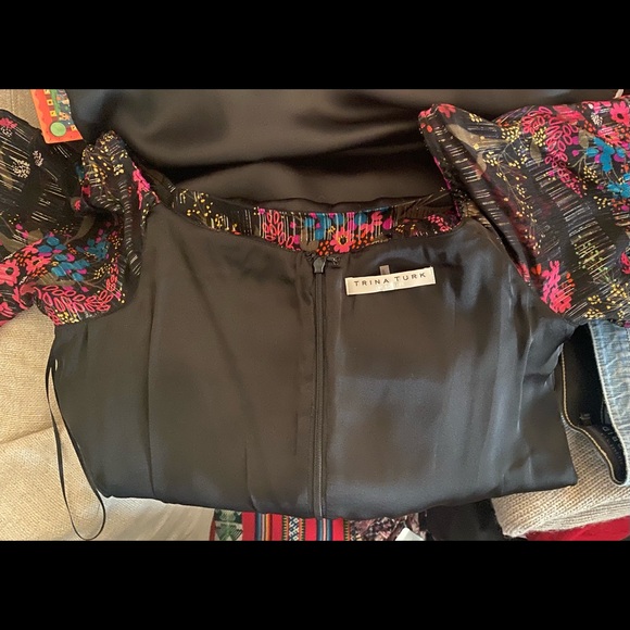 Trina Turk Cupcake Metallic off the shoulders,like new,beautiful silk dress - Picture 13 of 16